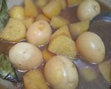 Foto langkah ke 5 dari resep Semur Telur dan Kentang.