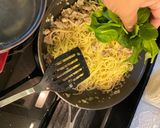 รูปขั้นตอนการทำที่ 5 ของ สปาเกตตี sausage & spinach (ไส้กรอกและผักโขม)