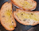 Foto del paso 2 de la receta: Bruschetta de mozzarella con jamón y albaricoques