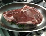 Une image de l'étape 2 de Côte de bœuf grillée marinée.