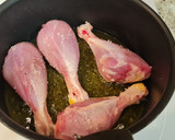 Foto del paso 2 de la receta: Jamoncitos de pollo en salsa de puerros, calabacín y manzana