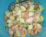 A picture of step 3 of Tomotoes and cucumber salad.