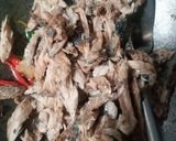 Foto langkah ke 3 dari resep Oseng Tongkol Suwir.