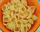 Foto del paso 2 de la receta: Galets o lumaconi con salsa de setas variadas y frutos secos
