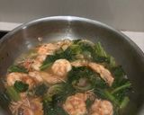 Foto langkah ke 2 dari resep Tumis Udang Sawi Hijau.