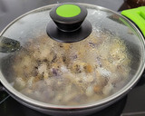 Foto del paso 4 de la receta: Tellinas, con cebolla caramelizada y sake