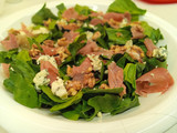 Ensalada de espinaca jamón y queso azul