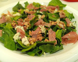 Foto del paso 3 de la receta: Ensalada de espinaca jamón y queso azul