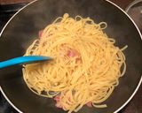 A picture of step 5 of 10 minute carbonara.