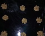 A picture of step 6 of Butter flower cookies.