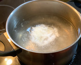 Foto del paso 6 de la receta: Alcachofas con huevos escalfados (poché)