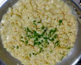 A picture of step 6 of White Sauce Cheesy Pasta.