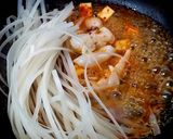 รูปขั้นตอนการทำที่ 2 ของ ผัดไทยปลาหมึกห่อไข่