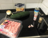 Foto del paso 1 de la receta: Calabacín relleno de pollo y pavo