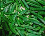 A picture of step 1 of Fried Bhindi.