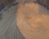 Foto langkah ke 4 dari resep Vanilla Cupcakes Lembut.