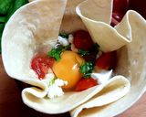 Φωτογραφία βήματος 3 της συνταγής Tortilla egg cups (τορτίγια με αυγό σε ατομικό μπολάκι)