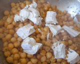 Foto del paso 4 de la receta: Garbanzos con queso de cabra y pimientos