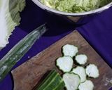Foto langkah ke 1 dari resep Sup Bening Sawi dan Gambas.