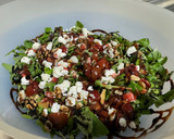 Foto del paso 4 de la receta: Ensalada de canónigos con queso de cabra, nueces y mermelada de frambuesa