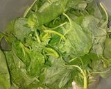 Foto langkah ke 1 dari resep Bening Bayam Tahu Kopong.