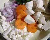 Gambar langkah 2 resipi Tomyam Poktek ala Thai.
