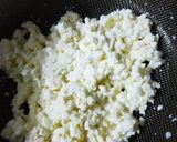 A picture of step 1 of Paneer bhurji.
