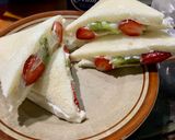 Foto langkah ke 4 dari resep Fruit Sandwich.