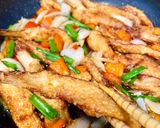 Hình bước làm 3 của món Lườn cá hồi chiên nước mắm