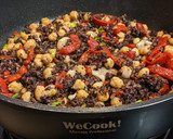 Foto del paso 4 de la receta: Salteado de morcilla con garbanzos