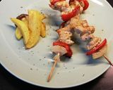 Foto del paso 4 de la receta: Brochetas de pollo marinado y verduras mediterráneas