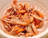 Hình bước làm 2 của món Langoustines (Tôm Càng Biển Bắc) Làm Chín Nhanh Chấm Sốt Mayonaise
