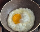 Foto langkah ke 2 dari resep Telur Ceplok Bumbu Sarden.