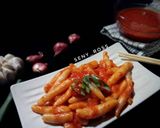 Foto langkah ke 5 dari resep Tteokbokki (kue beras korea) step by step #PR_OlahanTepungBeras.