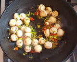 Foto del paso 4 de la receta: Arroz con champiñones y salsa de soja agridulce. #cumplimos7
