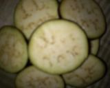 A picture of step 1 of Baingan Bhaja.