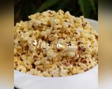 A picture of step 2 of Whip cream popcorn.