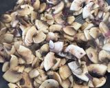 A picture of step 2 of Mushrooms and orzo.