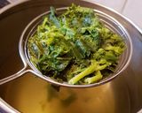 Foto del passaggio 4 della ricetta Orecchiette di grano arso con cime di rapa e salsiccia