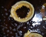 A picture of step 3 of Crispy onion rings.