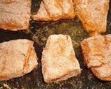 Foto del paso 2 de la receta: Merluza frita en mantequilla con costra de pimentón picante