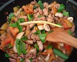 Foto langkah ke 4 dari resep Oseng cumi asin pedas.