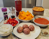 Foto del paso 1 de la receta: Albóndigas en salsa de calabaza, pimientos y tomate al orégano