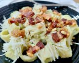 Foto del paso 7 de la receta Calamarata con crema de aguacate, torreznos y piñones al romero