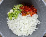 Foto del paso 1 de la receta: 🥧🍅🍆🧅Tarta de verduras de estación con masa integral con mix de semillas y levadura 🧅🍆🍅🥧