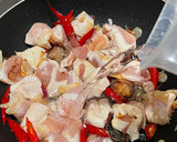 Foto langkah ke 2 dari resep Asem Asem Buncis Ayam.