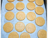 Foto del paso 9 de la receta: Alfajores de avena, rellenos con dulce de leche. Sin balanza