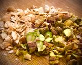 Hình bước làm 6 của món Knafeh - Bánh ngọt Trung Đông