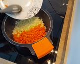 Foto del paso 1 de la receta: Sopa de coliflor y espárragos con albóndigas de pollo