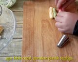 Foto langkah ke 4 dari resep Semprit susu 3 bahan.